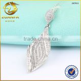 luxury fashion women jewelry with shining cubic zirconia micro pave leaf pendant