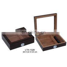 Wholesale Custom Spanish Cedar Wooden Box With Hygrometer Humidifier Solution Desktop Glass Cigar Humidor