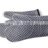 Washable Quilted Cotton Linings Silicone Protective Baking Gloves thumbnail-1