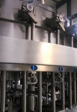 Großkapazitäre automatische Bierabfüllanlage 3-in-1 5000 Bph - 6000 Bph thumbnail-5