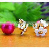 Korean Style Gold Plated Three Colorful Plastic Flower One Big Color Plated Pearl Double Side Stud Earring For Party Lady thumbnail-4