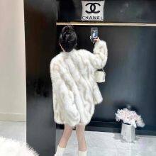 Ein hochwertiges und stilvolles Fuchsfellmantel für junge Frauen, ein umweltfreundlicher Winter-Einzelstück-Fellmantel, der ein Bestseller ist thumbnail-3