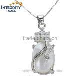 classical design oval shaped silver plated mother of pearl shell pearl pendant