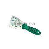 PUTTY KNIFE WITH PLASTIC HANDLE