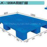1200x800mm 9 Runner Perforated Plastic Pallet thumbnail-1