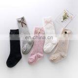 Милые носки для девочек-маленьких с кнопочным ленточным бантиком. Универсальные длинные детские танцевальные носки. 5 цветов, 3 размера