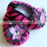 Hot Selling Hot Pink Zebra Baby Shoes With 2"daisy Flower/ Flat Baby Crib Shoes