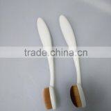 New Design White Tooth Shape Oval Foundation Brush thumbnail-3