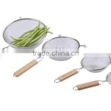 Stainelss steel wire mesh strainer with wood handle