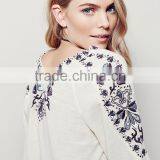 2016 Guangzhou Shandao Latest Model Autumn Fashion Elegant Long Flare Sleeve Deep V Neck Embroidered Ladies Cotton Tops Designs thumbnail-5