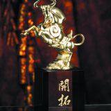 Custom Design High Quality Metal Dragon Trophy With Crystal thumbnail-4