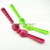 41025 Lemon and Lime Juice Squeezer thumbnail-5