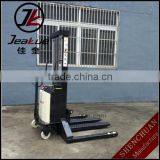 1-2 Ton Straddle Semi Electric Stacker Forklift thumbnail-3