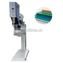 Ультразвуковая машина для термического сварки пластиковых гофрированных листов 35кГц с интеллектуальным управлением для товароотменных контейнеров