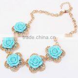 Hawaii Flower Necklace thumbnail-1