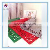 Heat-resistant Felt Red Christmas Table Runner thumbnail-1
