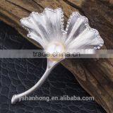 Fashion Natural Pearl Gold-plated Ginkgo Biloba Brooch thumbnail-2