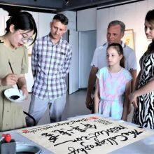 The Chinese and English Folk Art Gift 