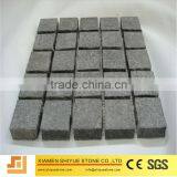 China Natural Granite Cube Stone On Mesh