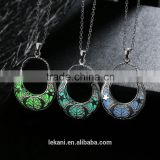 China supplier of Elegant Crescent Moon Necklace Luminous up necklace in the dark