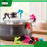 Multipurpose Eco Silicone Person Phone Tableware Raise up Anti Overflow Pot Lid Holder thumbnail-1