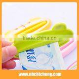 Animal Shaped Batherrom Tooth Brush Holder and Toothpaste Dispenser thumbnail-4
