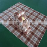 Queen size belly band rolled pack blanket printed check plaid polar fleece whip stitch cheap wholesale blankets