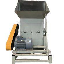 Máquina de reciclagem de plástico com motor de eixo duplo multifuncional para esmagamento de cesto de frutas e garrafas de PET