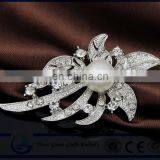 The New Fashion Women's Clothing Pearl Silver Plated Rhinestone Delicate Flower Bouquet Pin Jewelry Wholesale thumbnail-2
