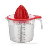 2016 New Design Hand Use Plastic Fruit Squeezer Lemon Juicer Juice Squeezer With Measuring Cup thumbnail-3