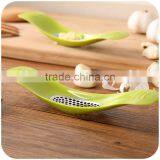 Plastic Garlic Crusher thumbnail-4
