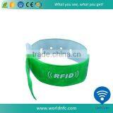 Wholesale Disposable Soft PVC 13.56mhz NTAG213 RFID Bracelet thumbnail-1