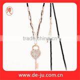 Magnetic Fashion Simple Pendant Necklace thumbnail-2