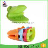 Factory Direct Hot Selling Food Grade Heat Insulation Eco-friendly Non-stick Kitchenware Silicone Oven Mitt. thumbnail-1