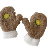 Instagram Fluffy Gloves Keep a Cute Girl Warm and Wet thumbnail-3