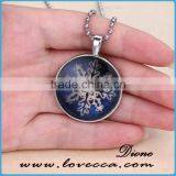 New European Fashion Luminous Christmas Jewelry Snowflake Necklace thumbnail-6