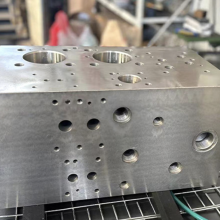 Hydraulic Valve Block thumbnail-1