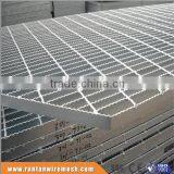 Hot dipped Galvanzied Plain floor platform walkway bar serrated steel step grating (Trade Assurance)