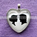 Custom 3d heart shaped design epoxy pendant alloy resin cartoon picture pendant promotional gifts for kids
