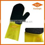 Cleaning kitchen rubber gloves