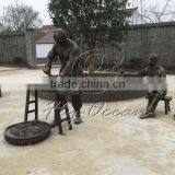 FO-FS06 Fiberglass Man Sculpture thumbnail-4