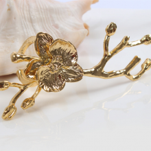 Plum Blossom Iron Metal Napkin Ring Napkin Buckle For Wedding thumbnail-3