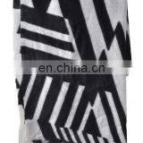 Wholesale Fall Scarf Winter Warm Scarf Cheap Black And White Shawl in Stock thumbnail-2