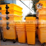 174168 Plastic Garbage Cans/ Pails with Cover