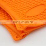 Heart Shaped Orange Silicone Oven Mitt thumbnail-6