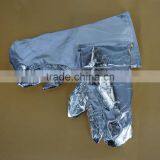 China Manufacturer Three Finger Aluminiumed Heat Resistant Gloves thumbnail-1
