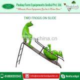 New Arrival Two Frogs Playing on Slide for Garden Decoration thumbnail-3