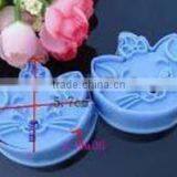Cake Decoration Tool- 2pcs Chippy Plastic Cake Cutter Fondant Decorating Craft Language Option French thumbnail-1
