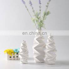Wholesale Vase Jarrones Decorativos Origami Shapoed Prismatic White Small Ceramic Vase For Korean Decoration Home Decor