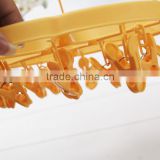 roundless Plastic shocks/towel hanger with 15 clips